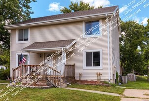 1010 W 1st Ave in Indianola, IA - Building Photo