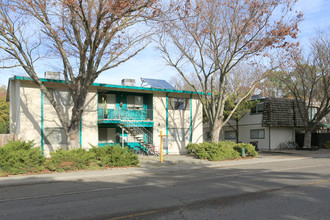 615-625 Adams St in Davis, CA - Building Photo - Building Photo