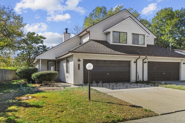 505 Clearwater Dr in Champaign, IL - Building Photo - Building Photo