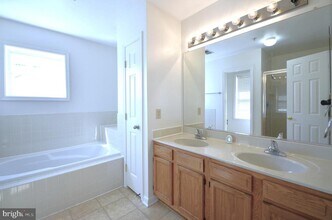 4 Ridge Rd SE in Washington, DC - Building Photo - Building Photo