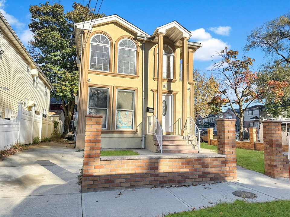 116-57-116145 145th St in Queens, NY - Building Photo