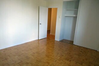 1225 Alexis-Nihon Apartments in St. Laurent, QC - Building Photo - Building Photo