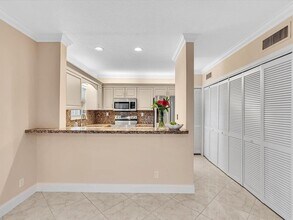 333 SE 20th Ave in Deerfield Beach, FL - Building Photo - Building Photo