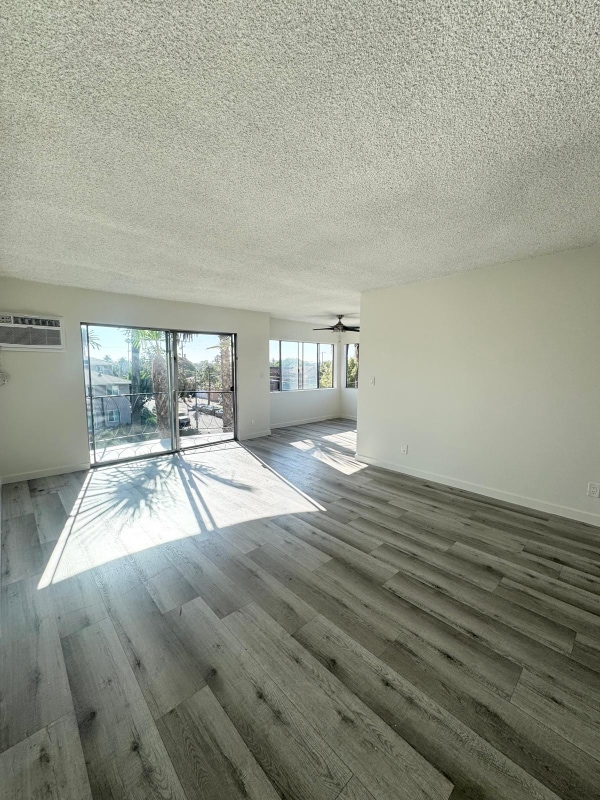 1551 S Sherbourne Dr in Los Angeles, CA - Building Photo - Building Photo