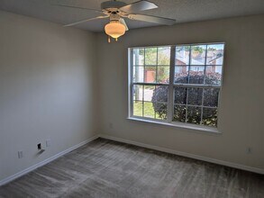 906 Lauderhill Ln in Fort Walton Beach, FL - Foto de edificio - Building Photo