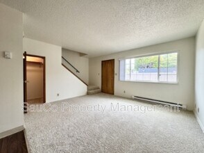 536 SW Nebraska St in Portland, OR - Building Photo - Building Photo