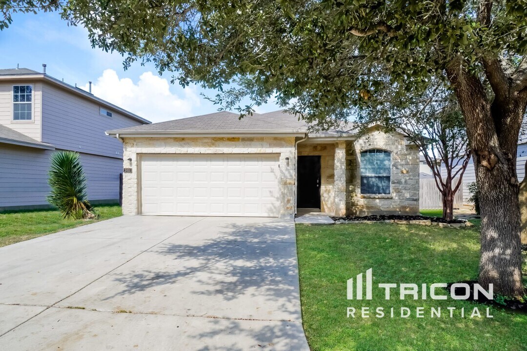 5951 Smoky Quartz in San Antonio, TX - Building Photo