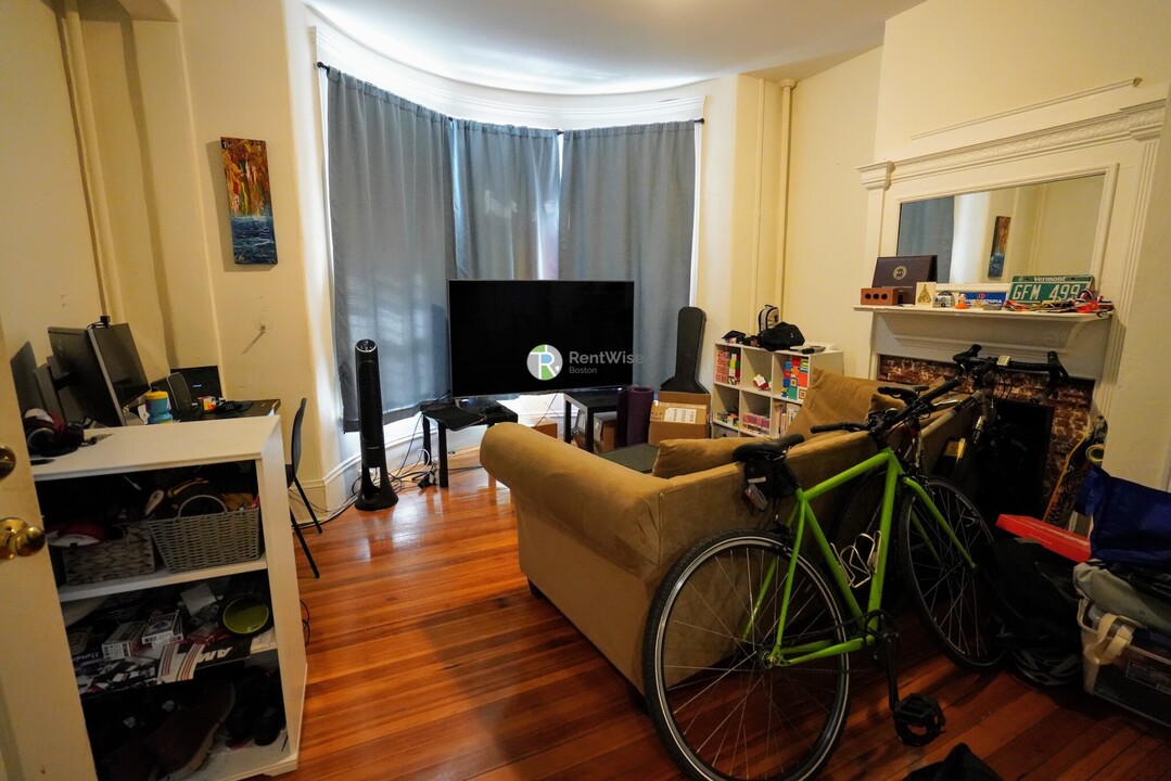 63 Brighton Ave, Unit 1 in Boston, MA - Foto de edificio
