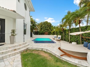 825 SW 23rd Rd in Miami, FL - Building Photo - Building Photo