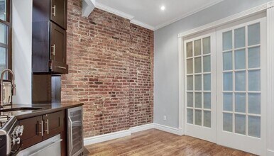 246 Mott St, Unit 7 in New York, NY - Building Photo - Building Photo