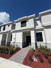 323 NE 16th St in Florida City, FL - Building Photo - Building Photo