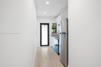 1721 SW 13th St-Unit -APT 1 in Miami, FL - Building Photo - Building Photo