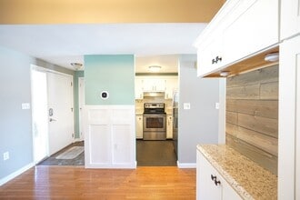 40 Spring Cove Rd in Nashua, NH - Foto de edificio - Building Photo