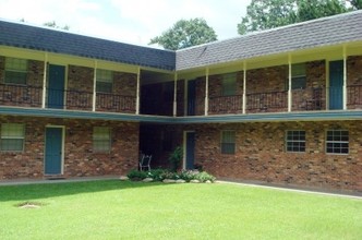 Four Fountain Apartments in Meridian, MS - Building Photo - Building Photo