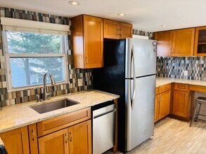 22 Lincoln Pl in Glen Cove, NY - Building Photo - Building Photo