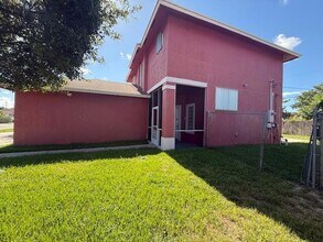 1390 W 33rd St, Unit 103 in Riviera Beach, FL - Building Photo - Building Photo