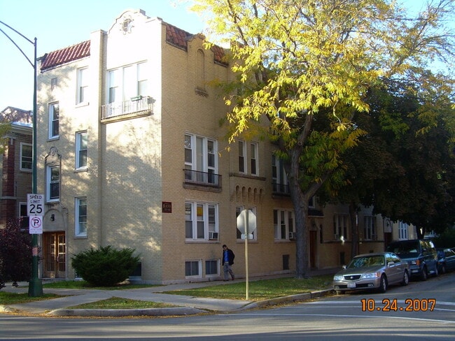 property at 4604 N Spaulding Ave