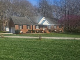 4305 Cedar Creek Ln in Prince George, VA - Building Photo