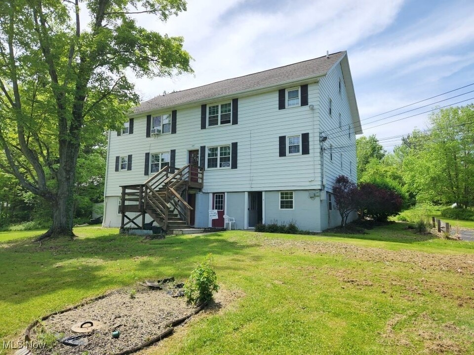 7730 Ravenna Rd in Hudson, OH - Foto de edificio