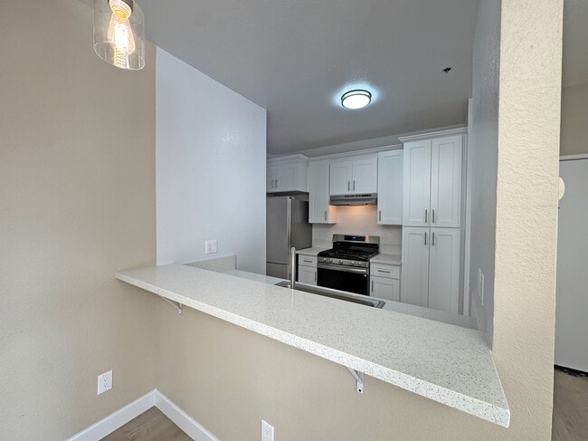 156 S Oak Knoll Ave, Unit 301 in Pasadena, CA - Foto de edificio - Building Photo