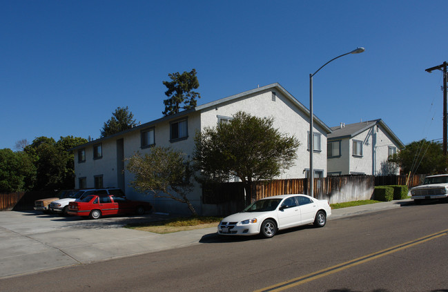 9972 San Juan St in Spring Valley, CA - Foto de edificio - Building Photo