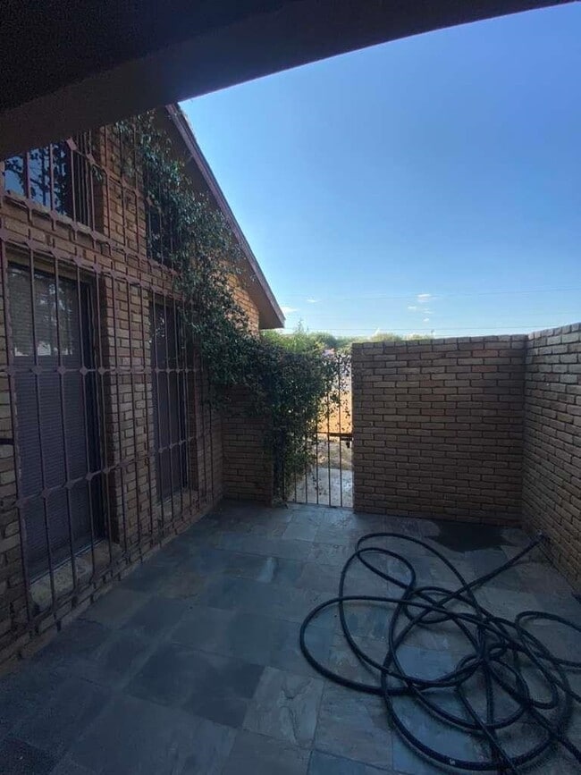 807 E Del Mar Blvd in Laredo, TX - Building Photo - Building Photo
