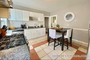 9 Taft St in Boston, MA - Building Photo