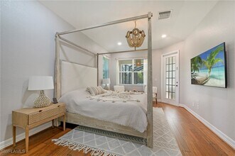 1020 Tivoli Ln in Naples, FL - Foto de edificio - Building Photo