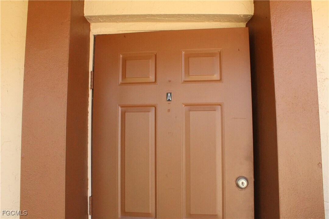 511 SE 5th Pl in Cape Coral, FL - Building Photo