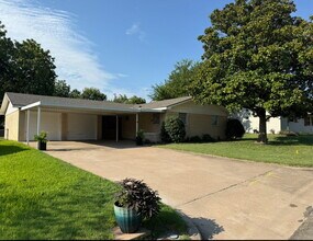 109 Redbud Cir in Hewitt, TX - Building Photo - Building Photo