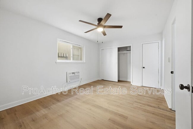 2065 E Ocean View Ave in Norfolk, VA - Building Photo - Building Photo