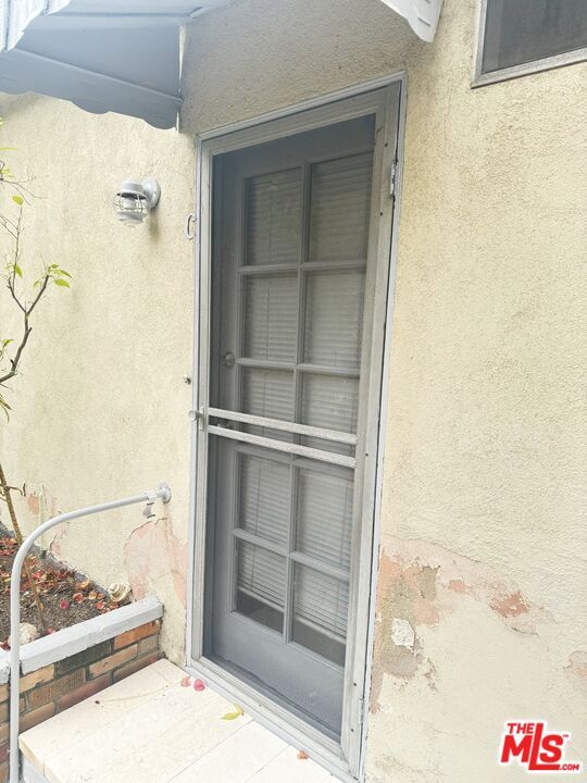 220 N Louise St in Glendale, CA - Building Photo - Building Photo