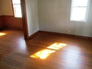 1019 W Taylor St in Bloomington, IL - Building Photo - Building Photo