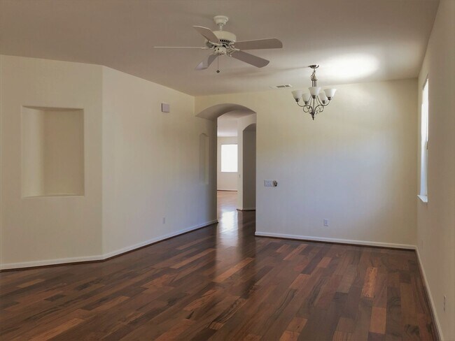 21 Chamiso Dr in Los Alamos, CA - Foto de edificio - Building Photo