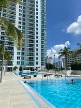 950 Brickell Bay Dr in Miami, FL - Building Photo - Building Photo