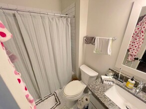 612 E Henry St, Unit Unit B in Savannah, GA - Building Photo - Building Photo