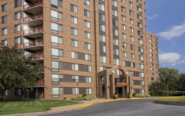 Parkshore Senior Community in St. Louis Park, MN - Foto de edificio - Building Photo