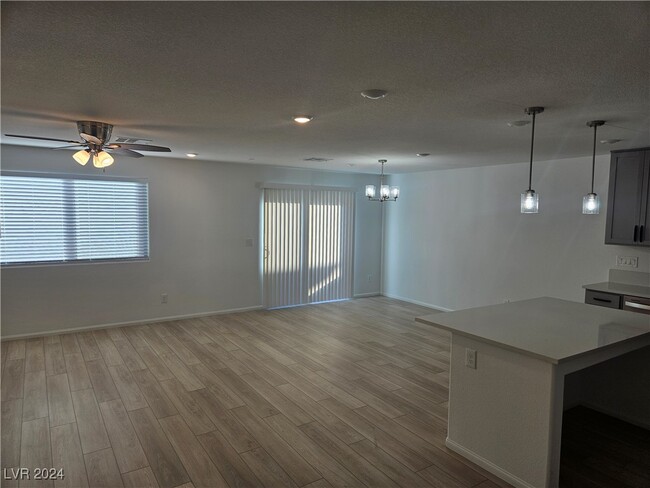 5377 Lynn Crk Ave in Las Vegas, NV - Building Photo - Building Photo