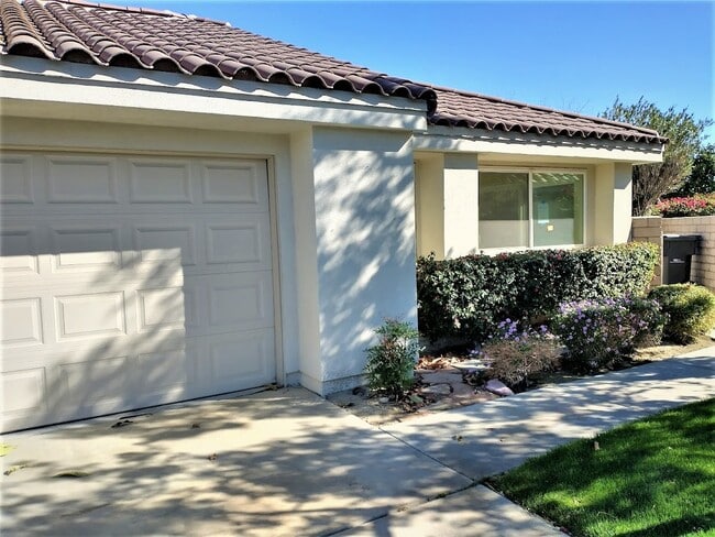 43520 Via Magellan Dr in Palm Desert, CA - Building Photo - Building Photo