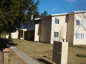 Bellewood Arms in La Fayette, NY - Building Photo - Building Photo