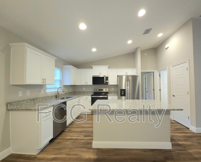 8810 N Malibu Rd in Citrus Springs, FL - Foto de edificio - Building Photo