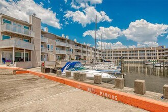 10 Mariner Village Dr in Seabrook, TX - Building Photo - Building Photo