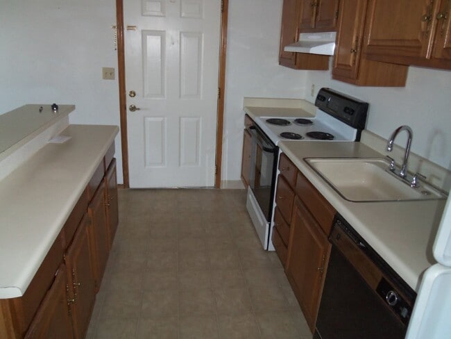 12043 W Cross Dr in Littleton, CO - Building Photo - Building Photo