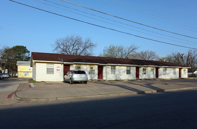 Falcon Apartments in Irving, TX - Building Photo - Building Photo