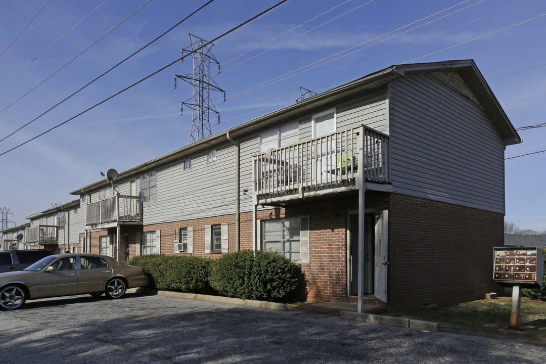 100 Lily St in Greenville, SC - Building Photo