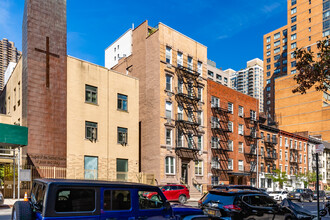 331 E 33rd St in New York, NY - Building Photo - Building Photo