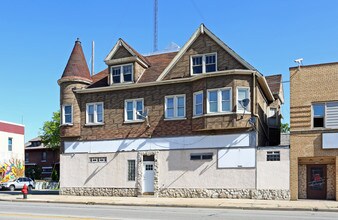 2136 W National Ave in Milwaukee, WI - Building Photo - Building Photo