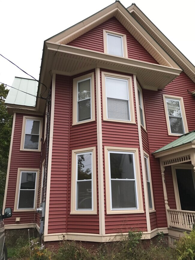 39 Cottage St Rentals in Bangor, ME