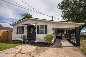 408 Martin Luther King Jr Dr in Lafayette, LA - Building Photo - Building Photo