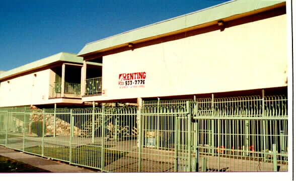 1437-1443 W 105th St in Los Angeles, CA - Foto de edificio